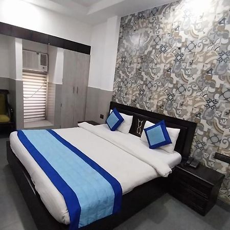Hotel Crystal Palace New Delhi Extérieur photo